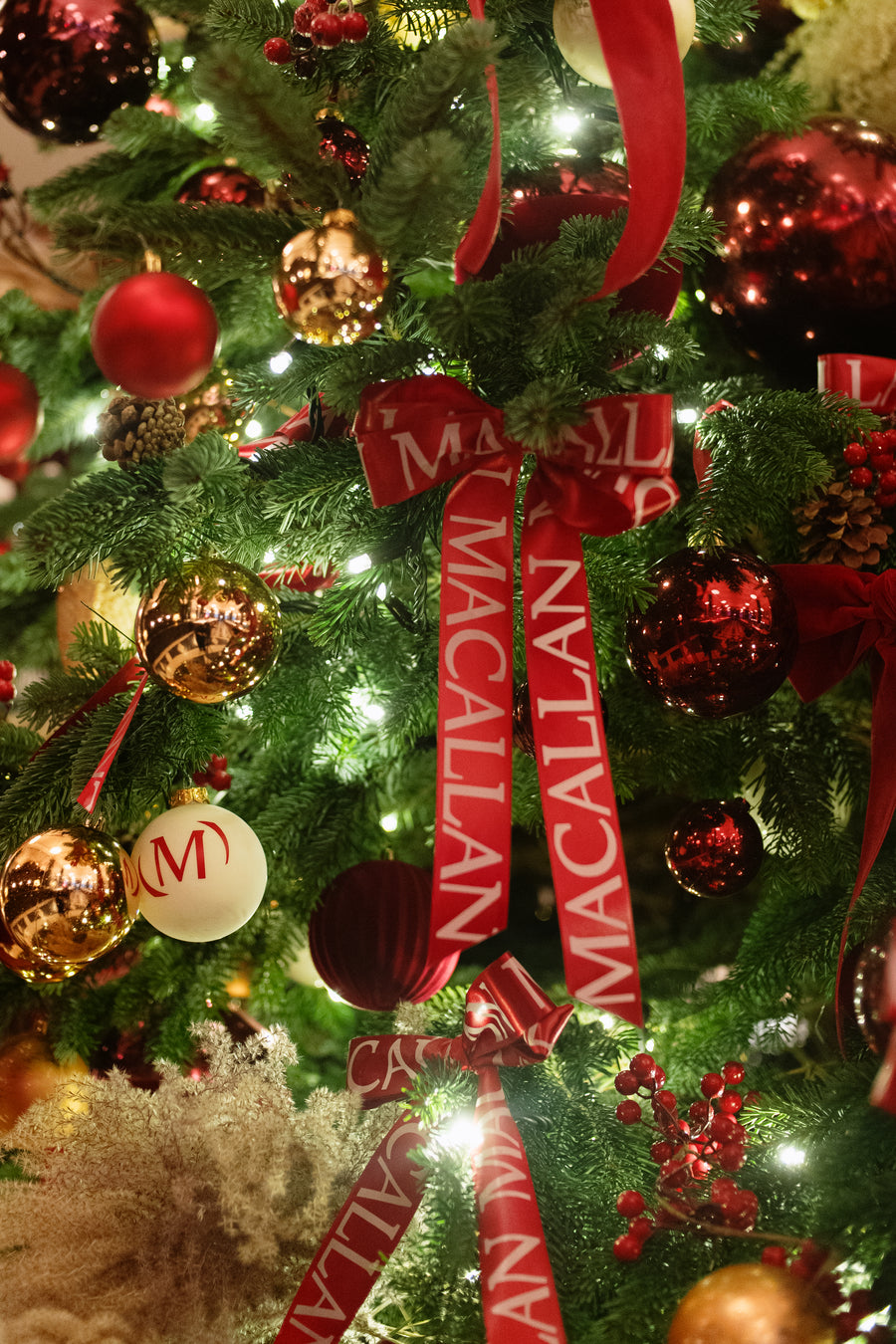 A close detail of Macallan-branded ribbon, baubles and dried floral accents