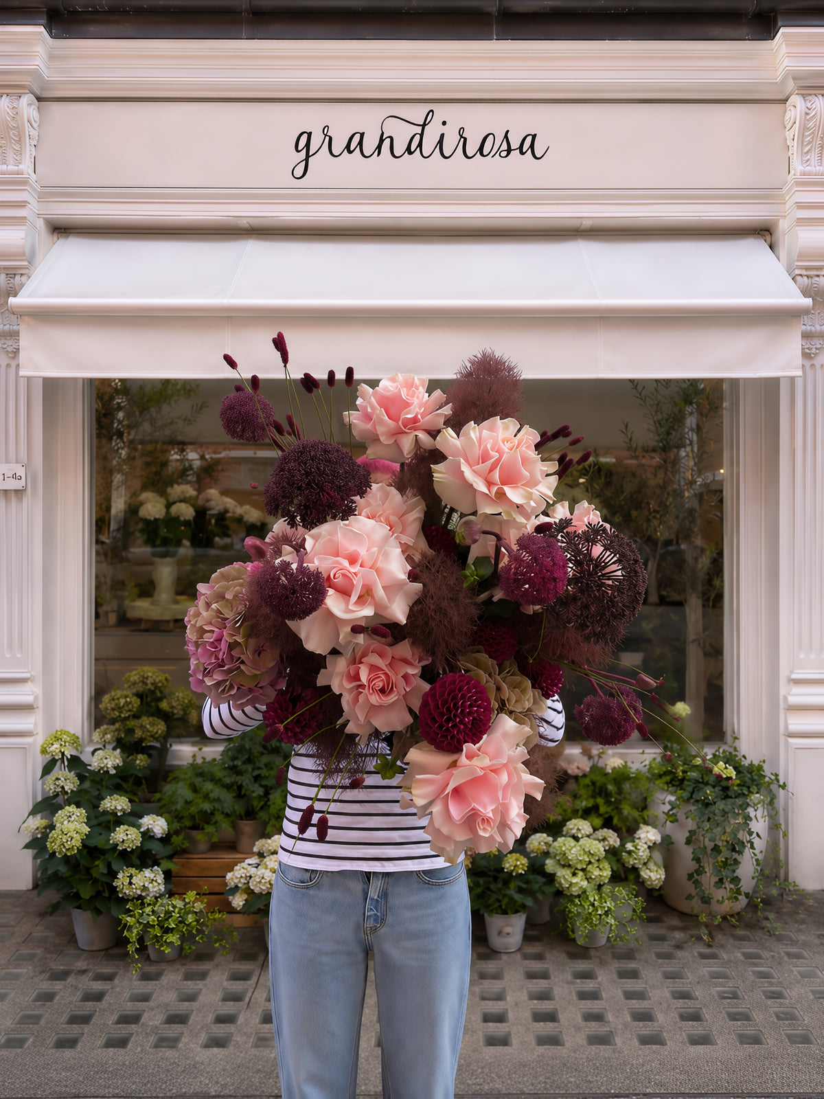 A seasonal Grandirosa bouquet