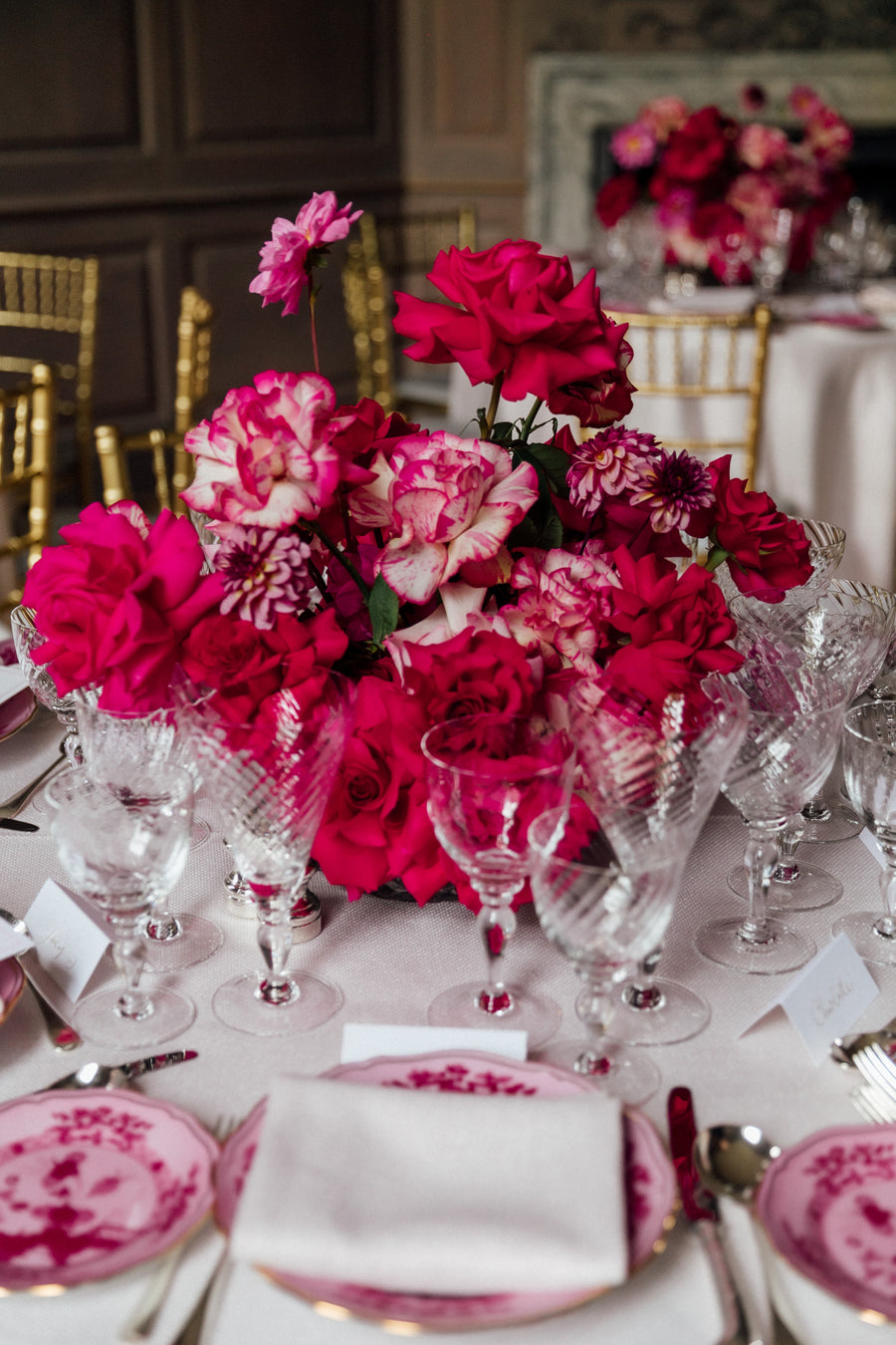 Floral table with Ginori porcelain and candlelight
